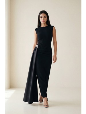 Setre Siyah Tafta Ve Bel Detaylı Kolsuz Uzun Elbise