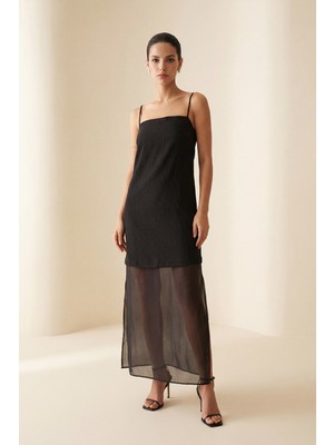 Setre Siyah Ince Askılı Dokulu Tül Detaylı Midi Boy Elbise