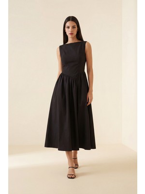 Setre Siyah Kolsuz Belden Oturtmalı Midi Boy Elbise
