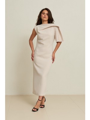 Setre Taş Omuz Ve Yaka Detaylı Tam Kalıp Midi Boy Elbise