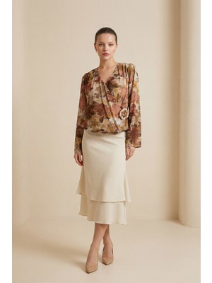 Setre Kahve Kruvaze Yaka Gül Detaylı Desenli Bluz