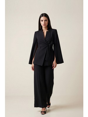 Setre Siyah Kol ve Belden Bağlama Detaylı Ceket Tam Kalıp Pantolonlu Takım