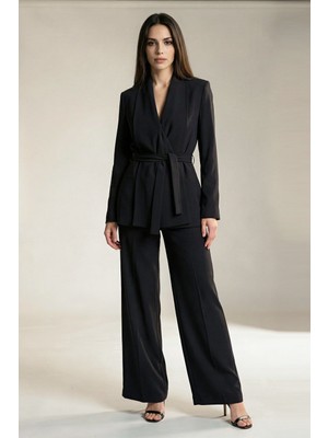 Setre Siyah Yaka Detaylı Belden Kemerli Ceket Yandan Lastik Detaylı Rahat Kesim Pantolonlu Takım