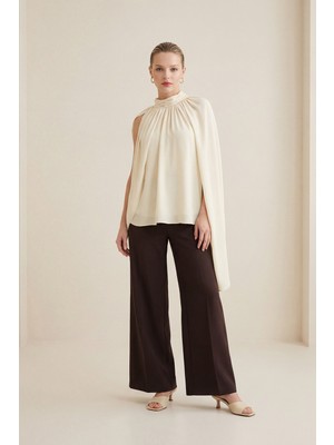 Setre Krem Drapeli Yaka Detaylı, Pelerin Formlu Rahat Kesim Bluz