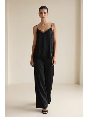 Setre Siyah Dantel Detaylı Askılı Rahat Kesim Bluz