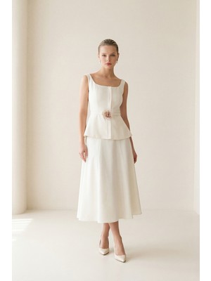 Setre Krem Belde Aksesuar Detaylı Kolsuz Belden Oturtmalı Rahat Kesim Midi Elbise