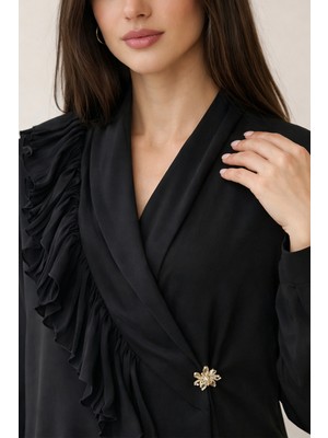 Setre Siyah Kruvaze Kapama Uzun Kollu Yaka Detaylı Bluz