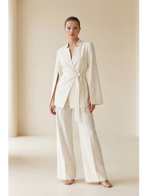 Setre Vanilya Kol Ve Belden Bağlama Detaylı Ceket Tam Kalıp Pantolonlu Takım