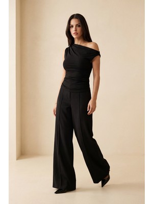 Setre Siyah Drape Ve Omuz Detaylı Tam Kalıp Bluz