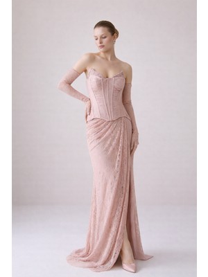 Setre Pudra Dantel, Kol Ve Korse Detaylı Yırtmaçlı Uzun Abiye Elbise