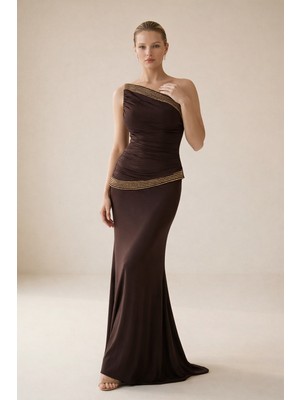 Setre Kahverengi Straptez Taş ve Drape Detaylı Tam Kalıp Uzun Abiye Elbise