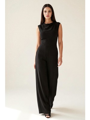 Setre Siyah Dökümlü Yaka Detaylı Tulum