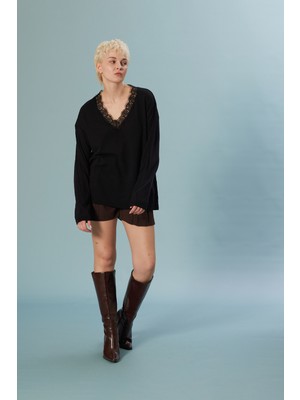 Nisan Triko Dantel Detaylı V Yaka Kazak