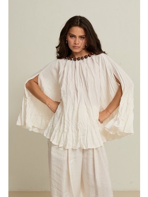 Setre Krem Boyundan Aksesuarlı Kol Detaylı Dökümlü Rahat Kesim Bluz