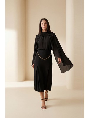 Setre Siyah Pile Ve Belden Zincir Detaylı Midi Etek