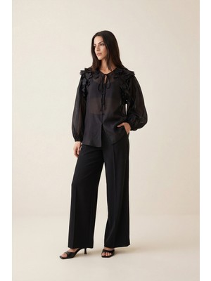 Setre Siyah Bağlama Detaylı, Omuz Fırfırlı Saten Dokulu Bluz