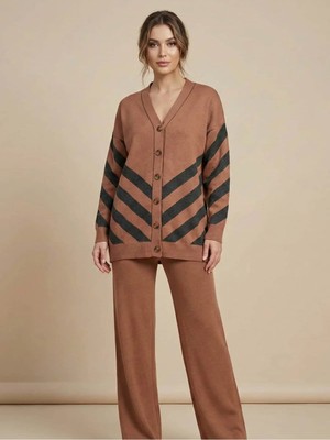 Crystalia Hırkası Siyah Çizgi Detaylı Düğmeli Kahverengi Kadın Triko Takım