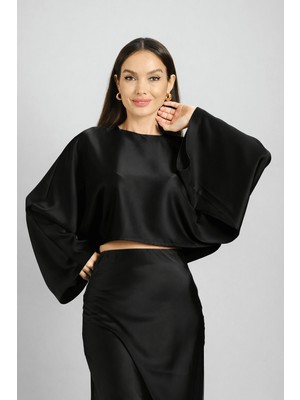 Sweetness Kadın Siyah Likralı Saten Pelerin Kesim Bluz
