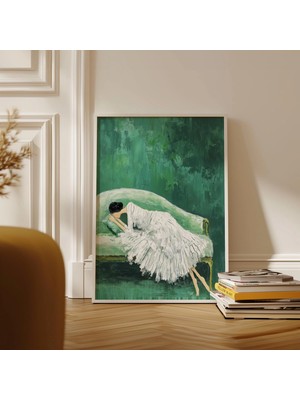 Ninastore Beyaz Elbiseli Kadın Sanat Baskısı: Dijital Indirme / Zümrüt Yeşili Arka Plan