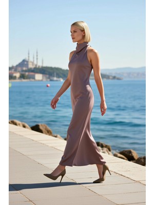 Benerly Kadın Elbise Bodycone Degaje Yaka Kolsuz Saten Dokuma Maxi Boy Slip Kalıp Astarsız Düz Desen Siluet