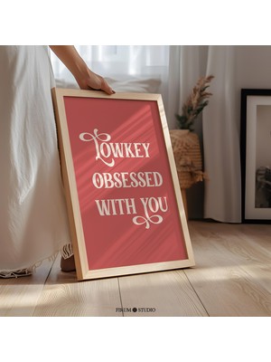 Ninastore Sevgililer Günü Temalı Tipografik Baskılı Duvar Sanatı - Parlak Kırmızı Neşeli Aşk Baskısı / Şık Yat