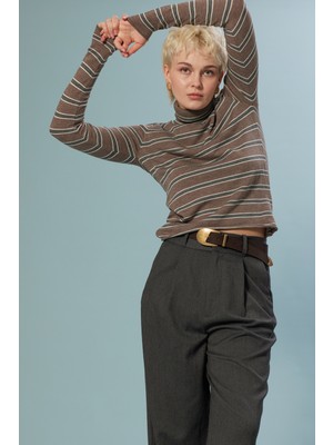 Nisan Triko Çizgili Balıkçı Yaka Kazak