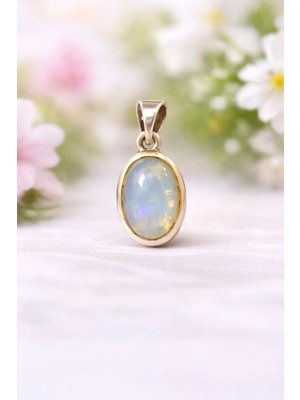 Doğaltaş Gümüş Opal Kolye – Işıltılı Renk Oyunları ve Zarif Şıklık