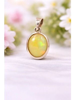 Doğaltaş Gümüş Opal Kolye – Işıltılı Renk Oyunları ve Zarif Şıklık