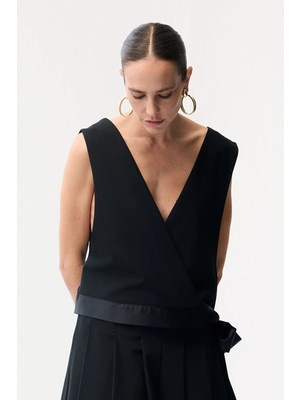 Adl V Yaka Saten Garnili Bluz Siyah 11546103000