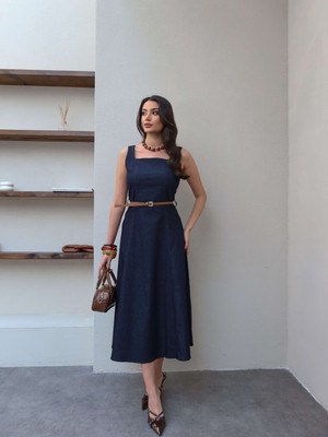 Esra Helvacı Kare Yaka Kemerli Midi Elbise