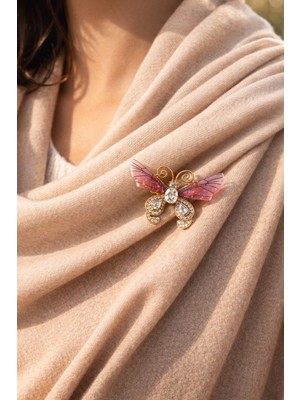 Göksunun İzi Göksunun Izi Pembe Taşlı Kelebek Broş Altın Renk Çelik Zarif Yaka Aksesuarı