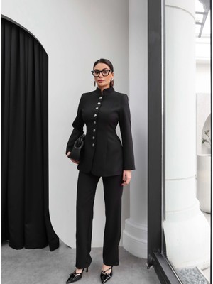 Esra Helvacı Hakim Yaka Düğmeli Takım