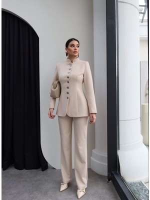 Esra Helvacı Hakim Yaka Düğmeli Takım