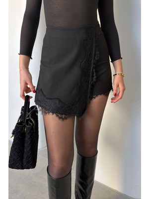 Magarde Özel Seri Dantel Detay Şort Etek- Siyah