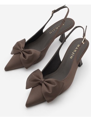 Marjin Kadın Stiletto Arkası Açık Fiyonk Detaylı Topuklu Ayakkabı Sarvel Kahve Saten