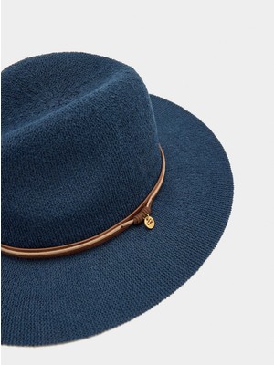 Parfois Kadın Deri Efektli Kayışlı Örme Şapka