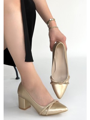 Alfaze Gold Cilt Sivri Burun Kalın Topuklu Ayakkabı Topuk Boyu 7 cm