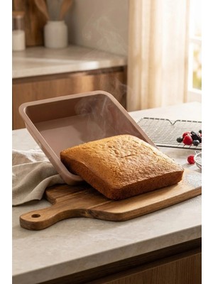 Evle Kare Silikon Fırın Kalıbı – Derin Yapılı, Yapışmaz Kek & Brownie Kalıbı (26 x 26 cm)