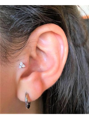 Jaida Moda Kadın Gri Cerrahi Çelik Üçgen Zirkon Taşlı Tragus Helix Piercing
