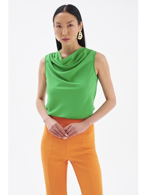 Sateen Degaje Yaka Kolsuz Bluz - Yeşil