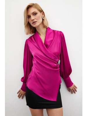 Sateen Broşlu Kruvaze Bluz - Fuşya