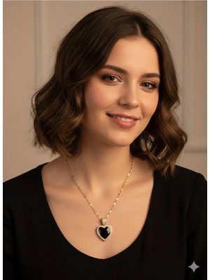 Cadde Dükkanı Siyah Taşlı Kalpli Çelik Gold Kolye