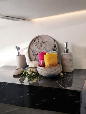 Feyza Design Mermer Desen Antrasit Beton Banyo Seti, Tepsi, Sabunluk, Havluluk ve Mumluk