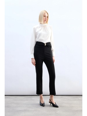 Sateen Bel Aksesuarlı Pantolon - Siyah