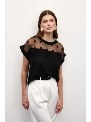 Sateen Puantiye Detaylı Kısa Kollu Bluz - Siyah