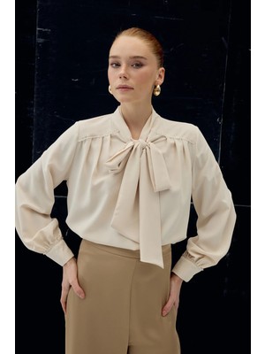 Sateen Aksesuar Detaylı Fularlı Bluz - Bej