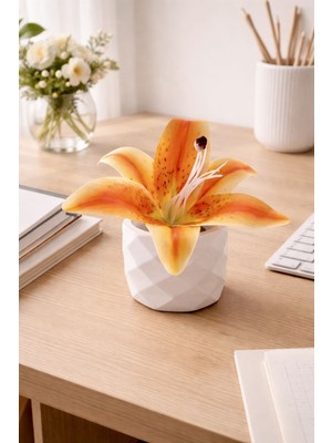 Alafloral Şık Beyaz Vazoda Yapay Kazablanca Masa Dekoru-Yapay Çiçek Aranjmanı | Kalıcı Dekor