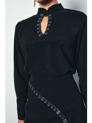 Sateen Yaka Damla Detaylı Bluz - Siyah