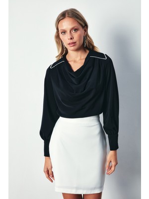 Sateen Degaje Yaka İncili Salaş Bluz - Siyah