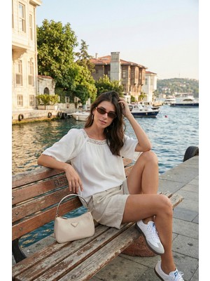 Lela Güpürlü Regular Fit Kare Yaka Bluz Bayan Bluz 5869003